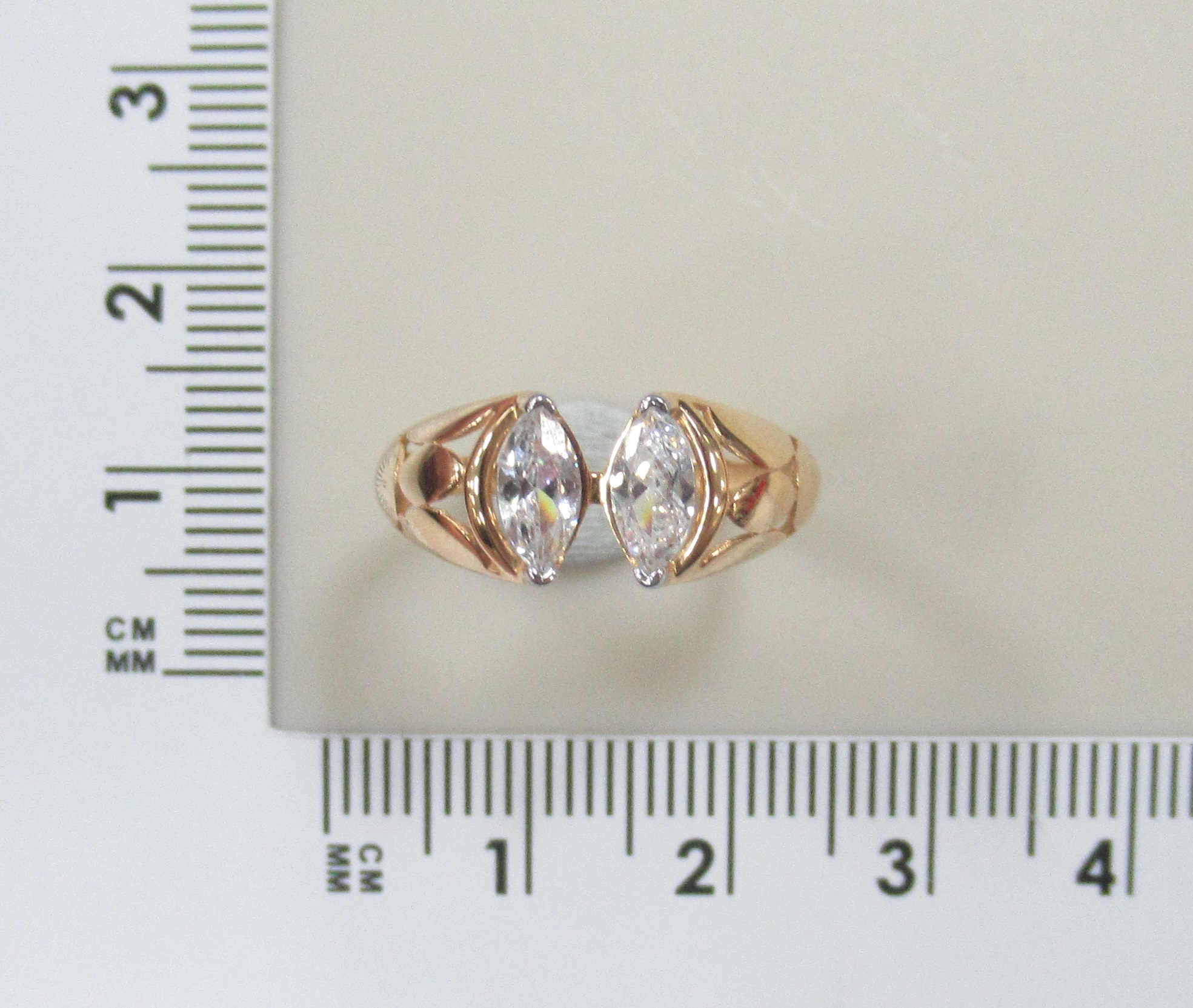 Кольцо из желтого золота с фианитами